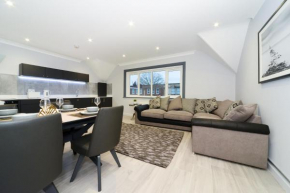 Amazing Apartment near Bournemouth, Poole & Sandbanks - WiFi & Smart TV - Newly Renovated! Great Location!